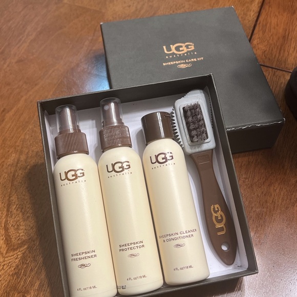 Tall UGG button boots size 8 with cleaning kit - Picture 12 of 14